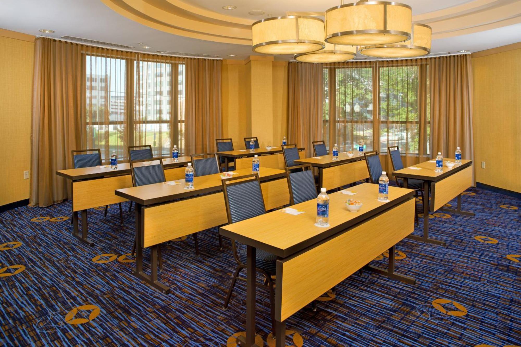 Courtyard By Marriott Capitol Hill/navy Yard Hotel